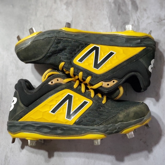 yellow new balance baseball cleats
